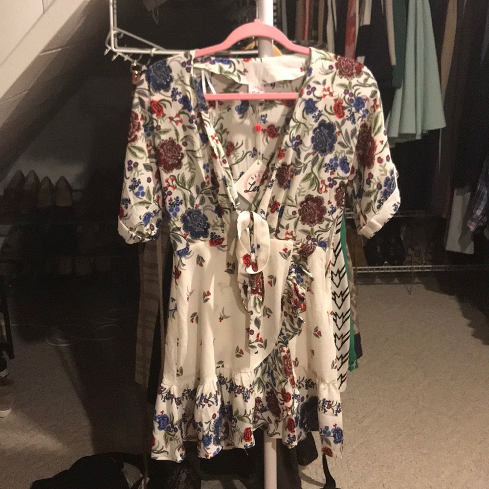 Selfie Leslie Floral Ruffle Dress Small NWT